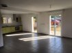 Maison Vente 3 chambres à Attenschwiller - 305 000 € Maison F5 à vendre à Attenschwiller, à 3 min de Hésingue . A 3 min de Hésingue ! Dans une impasse au calme, jolie maison F5 de 103 m2 jumelée par le garage, construite en 2008 sur 4.40 ares de terrain, elle comprend : une entrée, une cuisine moderne semi-équipée (sans réfrigérateur) ouverte sur un grand séjour lumineux avec terrasse et jardin clôturé, 3 chambres, une salle de bains avec WC et une salle d'eau avec WC Cave et garage accolé. Chauffage central au gaz. La maison a été entière repeinte. Disponible de suite
