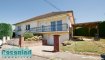 Maison Vente 3 chambres à Bouzonville - 232 000 € BOUZONVILLE. Nous vous proposons au calme, situé en bout d'impasse, ce pavillon individuel sur sous sol complet. Il se compose d'un hall d'entrée desservant un salon séjour avec cuisine équipée ouverte et accès véranda et jardin, 3 belles chambres, une salle d'eau avec douche à l'italienne, Wc séparé, caves, chaufferie - buanderie et grand garage.