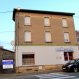 Immeuble de rapport Vente 5 chambres à Bouligny - 178 000 € Mandat de vente N° 2112
Spécial Investisseur !
1 immeuble de ville sur 9 ares environ avec accès portail et cours de stationnement, il se compose comme suit :
En Rdc : 1 appartement F3 de 80 m² environ comprenant :
Entrée, cuisine aménagée, salle à manger, 1 salle d’eau wc, 1 chambre +
1 pièce sur l’arrière de l’immeuble.
Chauffage central au gaz de ville.
L’ensemble en bon état général.
Au 1er étage : 1 appartement F 5 de 130 m² environ comprenant :
Entrée cuisine, salon ouvert sur salle à manger, 1 pièce à usage de dressing, wc, placards.
En duplex : 3 chambres, salle de bains wc + combles en partie aménageables.
Chauffage central au gaz de ville.
2 caves avec chaufferie.
L’ensemble en bon état général.
En milieu de parc : 1 bâtisse à la rénovation totale de 110 m² environ sur 2 niveaux avec garage 1Vl.
En fond de parc : 1 chalet de loisirs aménagé comprenant :
Entrée, séjour avec cheminée insert, coin cuisine, douche wc, 1 chambre, jardin d’agrément sur l’arrière de 4.50 ares.
Nombreuses possibilités ! A découvrir !
Ce bien a retenu votre attention ? Pour une éventuelle visite ou information complémentaire vous pouvez nous joindre du Mardi au Samedi au : 0382224544.