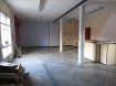 Local commercial Location à Châtel-sur-Moselle - 400 € c.c. Plein centre, local commercial comprenant un grand espace de vente avec vitrines, salle d'eau et toilettes. Facilité de parking.