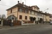 Maison Vente 4 chambres à Mulhouse - 149 460 € MULHOUSE Maison jumelée dans un état correct de 119m2 habita. MULHOUSE Maison jumelée dans un état correct de 119m² habitable sur 2,29 ares à proximité de toutes commodités. Rdc : hall dég - salon - séjour - cuisine - WC 1er étage : Dég - 3 chambres - terrasse 2ème étage : dég - 1 chambre - grenier sous sol complet - chauff gaz prévoir rafraichissement Prix : 149 460 ? loi Alur net vendeur 141 000 + 6% honoraires d'agence charge acquéreur
