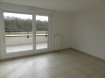 Appartement Location à Richwiller - 405 € c.c. Situé à RICHWILLER dans une Résidence Neuve, nous vous proposons ce F1 NEUF de 29,35m² avec sa Terrasse de 10m² exposée plein SUD et au calme.
Il est composé de sa Pièce de Vie avec son Coin Cuisine Equipée (Plaques Chauffantes, Réfrigérateur) et donnant accès à une Terrasse de 10m².
Vous avez également une Salle de Bain avec Wc.
Une Place de Parking Privative est également compris avec ce logement.
L'Eau Chaude et le Chauffage sont collectifs au Gaz.
A Proximité vous trouverez plusieurs commerces, un arrêt de Bus.