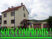 Maison Vente 4 chambres à Vitry-sur-Orne - 179 900 € SOUS COMPROMIS DE VENTE !
La vente est en cours, les visites sont suspendues pour le moment dnas l'attente des démarches de l'acquéreur.
Sur parcelle cadastrée de 4,54 ares, maison familiale mitoyenne (1 côté) de type F6 de 140m2 habitables. Au rez-de-chaussée : un hall d'entrée dessert un séjour de 31m2 à double accès, belles hauteurs sous plafond (2,80m), cuisine séparée (à équiper), une chambre de 15m2. A l'étage : un palier mène à 3 chambres (15, 17 et 14m2), salle d'eau rénovée (douche, meuble vasque, toilettes). Le grenier est aménageable (dalle). Au sous-sol : 3 caves, chaufferie|buanderie (chaudière GAZ + ballon indépendant). A l'extérieur : allées, terrasse, remise, 2 garages fermés et accès au jardin clos latéral. Chauffage individuel GAZ, double vitrage.