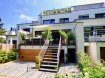 Maison mitoyenne Vente 4 chambres à Bridel - 1 580 000 € SCHAUS IMMOBILIER vous propose à la vente cette maison mitoyenne très haut de gamme avec une surface utile d'environ 240m2 avec jardin et piscine, exposition sud-ouest. Cette grande maison, construite en 2016, dispose d'atouts intéressants qui vous séduiront. Dès que vous y pénétrez, vous remarquez aisément la lumière naturelle et délicate qui y demeure.
Très spacieux et convivial, le rez-de-chaussée est aménagé en « open-space » :
- Entrée principale.
- W.C séparé.
- Cuisine ouverte (+/- 30m2), équipée et aménagée, disposant d'appareils électroménagers haut de gamme et moderne : four combiné micro-ondes et four combiné vapeur.
- Living (+/- 50m2) avec du parquet haut de gamme, avec deux fenêtres de toit, type jardin d'hiver, qui laissent entrer beaucoup de lumière, s'ouvrant sur la terrasse en bois et le jardin par une baie vitrée sur toute la longueur.
- Justement, sur cette terrasse et dans ce jardin idyllique, l'ambiance conviviale continue. Ainsi la grande terrasse vous permettra de profiter du jardin naturel, et vous invitera à plonger dans la piscine (3.50 x 3.50m) installée dans le jardin, calme et paisible.
Les activités de nuits sont réparties au premier étage avec :
- Trois grandes chambres (+/- 21m2 ; 20m2 ; 16m2) , équipées d'armoires encastrées, dont le sol est recouvert de laminât.
- Une première salle de douche avec WC (+/- 7.50m2)
- Une deuxième salle de douche avec double lavabo et WC (+/- 8.60m2).
Les deux salles de douches sont équipées de douches à l'italienne. Le carrelage est moderne, contemporain et choisi avec beaucoup de goût.
Au second étage a été aménagée une énorme suite parentale (+/- 34m2) avec du parquet au sol, des armoires intégrées et une salle de douche (+/- 3.50m2). Cette belle chambre donne accès à deux grandes terrasses (+/- 20m2 chacune), dont les sols sont recouverts de bois. Vous aurez donc le choix de vous assoir côté rue ou de choisir la vue sur le jardin et sur la piscine.
La maison offre un grand garage, pouvant accueillir deux à trois voitures en enfilade, offrant un accès au jardin, une buanderie, une cave et une chaufferie.
En ce qui concerne les performances énergétiques, il n'est pas surprenant que cette maison se classe en catégorie B û B. Y contribuent notamment :
- Les fenêtres en PVC, triple vitrage, équipées avec une couche anti-choc et anti-uv ;
- La toiture isolée ;
- Les caissons isolés des volets roulants électriques ;
- La ventilation mécanique contrôlée (VMC) double flux ;
- Le chauffage au gaz, précision étant ici faite que le rez-de-chaussée est équipé de chauffage au sol.
Cette belle demeure est idéalement implantée à 10 minutes du centre-ville de Luxembourg et des autoroutes. En plus, à 50 mètres de la maison se trouve un arrêt de bus desservant notamment des lignes de l'école européenne à Mamer.
Ref agence :882972