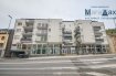 Bureau Location à Luxembourg-Eich - 750 € L'agence immobilière MaraMax s.àr.l vous propose en location différents bureaux meublés et indépendants l'un de l'autre. Chaque bureau dispose d'une boite à lettres privative ainsi que d'un parlophone.
Dans cette aire de bureaux vous pourriez profiter des commodités suivantes:
- photocopieuse (sans frais),
- nettoyage des parties communes,
- nettoyage du bureau privé (50.-€ par mois),
- électricité, chauffage, téléphone et internet inclus dans le loyer,
- climatisation,
- kitchenette,
- sanitaires.
Conditions des loyers:
- bureaux pour 1 personne de +/- 10m2 : 750.-€ (2 mois de caution)
- bureau pour 2 personnes de +/- 14.53m2 : 900.-€ (2 mois de caution)
- grand bureau de +/- 48.03m2 : 2.500.-€ (3 mois de caution)
A ceci s'ajoutent 4 emplacements intérieurs au sous-sol pour 140.-€ par mois chaque.
Un grand parking public se trouve à 2 minutes à pied des bureaux.
Pour plus d'informations par rapport à ces bureaux, n'hésitez pas à nous contacter!