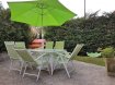 Appartement Vente 2 chambres à Thionville - 190 000 € Thionville - Maison de ville mitoyenne d'un cote. Plutôt que de s'orienter vers un appartement, découvrez cette charmante maison mitoyenne d'env 100m2, très lumineuse, située entre Thionville et Manom. Vous apprécierez son séjour avec poêle à bois, sa salle à manger avec cuisine attenante, accédant vers une première terrasse et un jardin intime clos et arboré. A l'étage se trouvent 2 chambres à coucher, une salle de bain dotée d'une baignoire d'angle, une douche, un meuble vasque et un toilette séparé. La création d'une troisième chambre est tout à fait possible ! La maison ne comprend pas de garage, mais vous trouverez aisément des places de stationnement dans cette rue à sens unique. De plus, le soul-sol est suffisamment spacieux pour y aménager un coin buanderie et accueillir entre autres pneus hiver, vélos, matériel sportif ou éléments de jardin... Prix 190 000 euros - DPE En cours Pour plus d'informations et visites, contactez Mélany, agent commercial, au 06 40 77 33 64 - mhubbel@ccimmobilier.com Agence Immobilière Conseil à Thionville 03 82 53 52 94