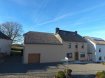 Maison individuelle Vente 3 chambres à Wahlhausen - 568 000 € Jolie petite ferme construite dans les années 1900, offrant une surface habitable de +/- 200 m2, au centre du petit village de Wahlhausen, qui se situe à quelques minutes du centre scolaire et du centre acquatique 'Parc Hosingen' et de la N7 vers Luxembourg.
La maison se compose comme suit:
Sous-sol: grande cave de 24.25 m2
Rez-de-chaussée: hall d'entrée, living, salle à manger, cuisine équipée neuve, débarras et WC séparé
1er étage: hall avec espace bureau, 3 chambres à coucher et salle de bains
Combles: vaste grenier de 66 m2
Un grand garage (41.32 m2), une étable (38.25 m2), une grange (26.80 m2) ainsi que la chaufferie sont annexés à la maison.
Possibilité d'aménager le grand espace ouvert en-dessus du garage ou de le transformer en habitation d'une surface totale de +/- 90 m2.
Plusieurs emplacements de stationnement se trouvent devant la maison.
La maison est disponible de suite.
Ref agence :1225