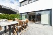 Maison individuelle Vente 4 chambres à Bettendorf - 965 000 € Mario Zannier de RE/MAX Forum (621 167 173) vous propose cette très belle maison libre des 4 cotés d'environ 250 m2 habitables, construite en 2013 sur un terrain de 4.73 ares. Située dans une cité résidentielle de Bettendorf, cette belle maison spacieuse vous séduira par la qualité de ses finitions et des matériaux utilisés.Visite virtuelle:http://www.photolys.com/Immobilier/RE_MAX/Bettendorf/Bettendorf.htmlActuellement la maison est agencée avec 3 chambres à coucher.Les combles aménagés peuvent être facilement transformé pour accueillir 1-2 chambres et/ou bureau supplémentaires. La maison se compose comme suit : Au rez-de-chaussée : - Un spacieux hall d'accueil avec vestiaire encastré.- Un grand espace de vie ouvert d'environs 70 m2 comprenant une cuisine équipée haut de gamme, salle à manger et salon/séjour avec cheminée et accès sur la terrasse .- Un WC séparé. - Un grand débarras, local technique et un garage 2 voitures.- Haut-parleurs encastrés dans le plafond.Au 1er étage : - Suite parentale avec dressing et salle de bain avec baignoire, douche italienne, double vasque.- Deux grandes chambres.- Une Salle de douche avec douche italienne et double vasque.- Un WC séparé.Combles aménagées en une vaste salle polyvalente avec armoires encastrées.- VMC double flux, réservoir de récupération des eaux de pluie de 7500ltr, panneau solaire pour eau chaude, Alarme, Porte d'entrée anti-éffraction,Ref agence :2234592
