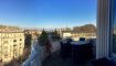 Appartement Location 3 chambres à Strasbourg - 2 118 € c.c. Au 6e étage (ascenseur), superbe appartement 4-5 pièces grande terrasse : Hall d'entrée avec placards, dégagement avec placards, salon/séjour avec cheminée ouverte fonctionnelle, terrasse Est-Ouest et jardin d'hiver.
Trois chambres, cuisine équipée, balcon à l'arrière, salle de bains (baignoire et douche), wc séparé.
Appartement très lumineux, grandes baies vitrées. Parquet dans toutes les pièces. Etat impeccable.
Inclus : un garage fermé et une cave.
Chauffage et production d'eau chaude collectifs.
Gardien dans l'immeuble.