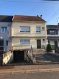 Maison mitoyenne Vente 3 chambres à L'Hôpital - 75 000 € L'agence Pack'Immo vous propose cette maison mitoyenne sur 2 niveaux de 137 m² et sur un terrain de 6,5 ares.
Rez de chaussée : une entrée, un salon, une salle à manger, une cuisine donnant accès à l’extérieur, un WC et une autre pièce pouvant servir de chambre ou de bureau.
A l'étage : 2 chambres + une pièce donnant sur un balcon, et une salle de bains avec douche et WC.
Sous-sol : garage, accès extérieur, chaufferie (fioul) et cave.
Terrasse et jardin.
Des travaux sont à prévoir dans la maison.