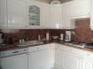 Maison Vente 2 chambres à Remiremont - 208 000 € PROCHE REMIREMONT Maison élevée sur sous-sol en dur, avec double garage, buanderie, une pièce, sanitaire, atelier. Rdc à l'entrée, penderie, cuisine équipée, salon-séjour avec cheminée, 2 chambres, salle de bains et WC. Terrain de 1400 m².