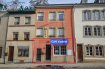 Local commercial Location à Luxembourg-Pfaffenthal - 2 200 € L'agence immobilière MaraMax s.àr.l vous propose en location ce café meublé, situé à Luxembourg-Pfaffenthal.
Le café a une surface commerciale de +/- 70m2 et se compose comme suit:
- bar avec chaises et tables,
- raccordements pour une cuisine,
- sanitaires,
- cave,
- espace pour un bureau, débarras,..etc.
Conditions de location:
Loyer: 2.200.-€ TTC
3 mois de caution: 6.600.-€
Frais d'agence: 1 mois de loyer + 17%TVA
Disponibilité: de suite
Pour plus d'informations par rapport à ce café, n'hésitez pas à nous contacter.