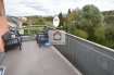 Duplex Vente à Niederkorn - 415 000 € IMMO MAX vous propose de venir découvrir ce beau duplex idéalement situé à Niederkorn,
Sur une surface utile de 100m², il se compose comme suit:
Une cuisine équipée ouverte sur un grand salon traversant et donnant sur deux terrasses une à l'avant de l'immeuble et une à l'arrière puis un wc séparé.
A l'étage côté nuit nous avons deux chambres à coucher avec mansarde et une salle de bain.
A cela s'ajoutent une cave, et un grand garage fermé pouvant acceuillir 2 voitures
A proximité des autoroutes en drection de luxembourg.
Ref agence :202