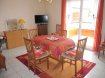 Appartement Location 1 chambre à Lunéville - 540 € Un appartement de type F2 comprenant une entrée avec un placard, une chambre avec un dressing, une salle d'eau avec WC, un salon/salle à manger avec accès direct à un balcon, une cuisine équipée : meubles hauts et meubles bas + plaques de cuisson et évier, une cave et une place de parking.