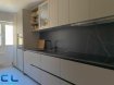 Appartement Vente 2 chambres à Esch-sur-Alzette - 550 000 € Nous vous proposons en exclusivité ce magnifique appartement situé dans une petite rue calme et proche du centre ville. Situé au premier étage, avec ascenseur, ce bel appartement rénové récemment, lumineux et très bien agencé: - Un spacieux hall d'entrée,-Une nouvelle cuisine équipée de qualité,-Un grand salon - salle a manger,- Deux chambres a coucher, dpnt une avec balcon-Salle de bain et douche, + Wc séparé. - Une cave et un Garage fermé.Disponible à convenir. Les frais d'agence sont inclus dans le prix de vente et sont à charge du vendeur.