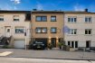 immohub, votre partenaire immobilier à Bascharage, a le plaisir de vous présenter cette magnifique maison unifamiliale implantée sur un terrain clôturé de 6,25 ares. Complètement rénovée entre 2016 et 2020 cette propriété offre une véritable sphère privative avec une vue dégagée, tout en restant proche de toutes les commodités, des transports et de la nature.

Cette maison développe une surface habitable d'environ 148 m2. Elle dispose de trois chambres à coucher, d'une salle de douche, d'une salle de bain, de deux spacieuses terrasses, d'un jardin orienté sud-ouest, de deux emplacements de parking intérieurs et d'un emplacement extérieur.

Directement habitable et soigneusement entretenue, cette maison représente une opportunité particulièrement rare sur le marché luxembourgeois, offrant un environnement verdoyant.

Le bien se compose comme suit :

Rez-de-chaussée
-Hall d'entrée : 10,50 m2
-Double garage : 31,78 m2
-Buanderie : 3,84 m2
-Salle de douche : 4,91 m2
-Salle de cinéma / Chambre à coucher I : 16,78 m2
-Bureau avec accès terrasse et jardin : 9,05 m2
-Hall / Couloir : 4,00 m2
-Débarras : 1,98 m2 

1er étage
-Double séjour avec cuisine équipée ouverte : 44,33 m2
-Bureau : 6,19 m2
-Terrasse avec marquise et vue dégagée : +/- 35,00 m2

2e étage
-Hall de nuit : 2,86 m2
-Bureau / Open space : 6,50 m2
-Chambre II : 12,70 m2
-Chambre III / Suite parentale, avec dressing : 18,22 m2
-Salle de bain avec baignoire et douche : 10,44 m2

3ème étage
-Grenier isolé et aménagé d'une surface brute de +/- 54,76 m2

Informations complémentaires :
-Année de construction : 1968
-Année de rénovation : 2016-2020
-Chaudière gaz BUDERUS : 2015
-Façade isolée
-Double vitrage (thermique et phonique) / Châssis PVC / Volets électriques
-Marquise avec éclairage et chauffage infrarouge
-Système d'alarme et vidéosurveillance
-Système domotique pour le chauffage et les volets
-Dalles en béton
-Orientation : Sud-Ouest
-Vue dégagée et environnement verdoyant
-Deux emplacements de parking intérieurs
-Un emplacement extérieur
-Abris de jardin sur dalle en béton
-Classe énergétique : D/C
-Charges mensuelles : 300 €
-Disponibilité : immédiate