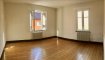 Appartement Vente à Schiltigheim - 169 100 € Schiltigheim, bonne situation, au calme dans rue à sens unique - F4 de 89m2 carrez situé au 1er étage d'une copropriété de 5 logements comprenant : 1 salon , 1 salle à manger, 1 bureau ,1 chambre,1 cuisine aménagée, 1 salle de bain.Cet appartement dispose de plus d'un parking privatif dans la cour. Chauffage individuel gaz.Charges moyennes de copropriété env. 120 euros|an.Votre Contact Virgine Diss 06 73 15 37 92