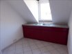 Appartement Vente 1 chambre à Schiltigheim - 84 600 € Schiltigheim, bonne situation, au calme dans rue à sens unique - F2 de 41 m2 carrez / 54m2 au sol ? sous combles, situé au 2ème et dernier étage d?un petit immeuble de 5 logements comprenant : 1 entrée - 1 cuisine aménagée - 1 cellier - 1 chambre et 1 séjour. Chauffage individuel gaz - faibles charges de copropriété env. 150?/an.
Prix : 84600 ?uros TTC, honoraires de 5% à la charge de l'acquéreur inclus.
Agence SODISS Immobilier : 09 79 59 01 94
