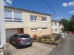 Maison Vente 3 chambres à Neufchef - 261 250 € Maison Neufchef avec garage et jardin. Cette maison mitoyenne d'un côté située sur un terrain de 4.25 ares au 53 rue Notre Dame des Neiges à Neufchef se compose : Au 1er étage d'un salon-séjour de 26 m², une cuisine équipée ouverte de 8 m², trois chambres de 11 m², 12 m² et 11 m², une salle de bains avec douche italienne.Au rez-de-chaussée une cuisine d'été, une grande cave de 22 m², une chaufferie et un garage avec porte automatique.Une terrasse de 60 m² et un jardin clos et arboré complètent ce bien. Maison très bien entretenue refaite à neuf il y a 1 an (huisseries, volets électriques ...).IMMO DM 03.82.57.31.87