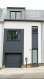 Maison mitoyenne Location 3 chambres à Alzingen - 2 300 € Maison neuve, moderne et lumineuse à louer à Alzingen (Hesperange) idéalement située dans une rue calme. La campagne tout près de la ville et des commodités.
1 grande chambre
1 suite parentale avec une grande terrasse
1 petite chambre ou bureau
1 salle de douche spacieuse
1 salle de bain avec baignoire et douche
3 WC
1 grande pièce traversante avec cuisine très bien équipée, une salle à manger spacieuse et un salon avec un accès à une belle terrasse donnant sur le jardin orienté Est/Ouest.
Local pour machine à laver
Locaux techniques dans le garage
Première location, disponible de suite.
Ref agence :916998