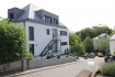 Studio Vente à Luxembourg-Kirchberg - 625 000 € Soho Immobilier propose à la vente un lumineux studio construit récemment et situé au rdc surélevé d’une copropriété composé de 6 unités de logements à Weimershof.
Situé dans une rue sans issue calme, avec vues dégagées et en pleine verdure, dans le privilégié quartier de Kirchberg-Weimershof à proximité immédiate du centre d’affaires du Kirchberg et ses nombreux commerces, restaurants, et une offre culturelle d’exception (la Philharmonie et le MUDAM). Des équipements de loisir tels que le complexe sportif «d’Coque» et le multiplexe cinématographique Kinepolis ajoutent à l’attractivité de ce quartier qui avec ses institutions européennes, financières et d’audit s’est transformé en quelques années seulement en l’un des poumons économiques du Grand-Duché de Luxembourg.
L’unité proposée fait partie d’une copropriété avec ascenseur construite en 2016 qui se distingue par le soin apporté à la construction, la conception architecturale et la finition de qualité qui en font un immeuble de haut standing.
Dans le contexte actuel du développement durable il a été opté pour une construction au standard « basse consommation d'énergie », répondant à la classe d’efficience énergétique « B ».
Le studio, qui peut être éventuellement acquis entièrement meublé et équipé, se décompose comme suit:
hall d'entrée - salon/salle à manger/chambre à coucher - cuisine équipée - salle de douche avec WC - balcon de 4.51 m2, cave de 7.78 m2, emplacement privatif dans la buanderie commune
Complément d'informations :
Confort : Fenêtres PVC double-vitrage
Sanitaires : 1 douche - 1 lavabo - 1 WC non-séparé
Chauffage : centralisé à gaz
Pour plus d’informations ou convenir d’une éventuelle visite veuillez prendre contact avec notre équipe par téléphone au numéro +352 27 86 95 93 ou par mail à l’adresse simon@sohoimmo.lu
--------------------------------------------------------------------------------------
Soho Immobilier offers for sale a recently constructed bright studio located on the raised ground floor of a condominium consisting of 6 housing units in Weimershof.
Located in a quiet dead end street, with unobstructed views and surrounded by greenery, in the privileged Kirchberg-Weimershof district in the immediate vicinity of the Kirchberg business center and its many shops, restaurants, and an exceptional cultural offer (the Philharmonie and the MUDAM). Leisure facilities such as the “d'Coque” sports complex and the Kinepolis cinema multiplex add to the attractiveness of this district which, with its European, financial and audit institutions, has transformed in just a few years into one of the economic lungs of the Grand Duchy.
The proposed unit is part of a condominium with elevator built in 2016 which stands out for the care taken in the construction, the architectural design and the quality finishings that make it a high standing building.
In the current context of sustainable development, it has been constructed to the