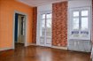 Appartement Vente 3 chambres à Strasbourg - 227 000 € Dans un bel immeuble du début du XXIe siècle proche du Musée d'Art moderne, des axes autoroutier, des commerces et écoles face au parc sans vis à vis. Spacieux et lumineux logement de 96 M2 situé au 4e étage,celui-ci comprend 4 pièces principales dont 3 chambres. Composé d'un volumineux séjour donnant sur un balcon, de 3 chambres, d'une cuisine, d'un coin douche et d'un WC. Cet appartement au fort potentiel nécessite quelques travaux. Idéal pour une famille ou en investissement en co-location. Une cave et local vélo dans la cour complète ce bien.Les travaux des parties communes qui seront réalisés au printemps 2018 sont intégralement à la charge du vendeur.Prix de vente 227 000 TTC dont 3.18% a la charge de acquéreur.Pour plus d'information, votre contactVirginie Diss 06 73 15 37 92