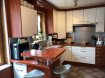 Maison Vente 4 chambres à Lallaing - 194 000 € Maison type longére. votre agence vitrin immo vous propose cette charmante maison type longére de 155 m2; vous revez de calme tout en étant proche de toutes les commodités, alors ce bien est fait pour vous! Entrez et découvrez une disposition ultra fonctionnelle au charme authentique. elle se compose :d'un hall d'entrée, splendide salon séjour avec mezzanine, une cuisine entiérement équipée, un bureau, une salle de bain avec douche et baignoire, wc, petit plus: une belle chambre en rez de chaussée de 21m2. L'étage se compose de 3 chambres et d'une mezzanine qui nous offre une belle ouverture. l'exterieur: garages voiture et moto et d'un joli extérieur clos complete cette longère. venez la découvrir!