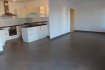 Appartement Vente 2 chambres à Longwy - 213 000 € Très bel appartement de type F4 au Rez de chaussée d'une résidence de standing récente (résidence Iliana) entièrement sécurisée.
Il se compose d'une entrée avec dressing, d'une cuisine équipée ouverte sur salon/séjour donnant accès à une terrasse de 16 m2 et un jardin de 316 m2, 2 chambres, une salle de douche et un WC séparé.
Chauffage électrique basse température.
Double vitrage PVC et volets motorisés.
Ascenseur.
Visiophone.
Garage sous terrain avec 2 places et porte motorisée.
GARANTIE DECENALE EN COURS.
DOMMAGE OUVRAGE EN COURS.
A VOIR ABSOLUMENT
