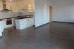 Appartement Vente 2 chambres à Longwy - 213 000 € Très bel appartement de type F4 au Rez de chaussée d'une résidence de standing récente (résidence Iliana) entièrement sécurisée.
Il se compose d'une entrée avec dressing, d'une cuisine équipée ouverte sur salon/séjour donnant accès à une terrasse de 16 m2 et un jardin de 316 m2, 2 chambres, une salle de douche et un WC séparé.
Chauffage électrique basse température.
Double vitrage PVC et volets motorisés.
Ascenseur.
Visiophone.
Garage sous terrain avec 2 places et porte motorisée.
GARANTIE DECENALE EN COURS.
DOMMAGE OUVRAGE EN COURS.
A VOIR ABSOLUMENT