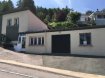 Maison Vente 3 chambres à Remiremont - 167 000 € Maison comprenant : entrée, vestiaire, 1 chambre avec dressing et grenier. Une cuisine équipée ouverte sur séjour avec poêle à bois, lingerie, buanderie. En duplex : palier, deux chambres, salle de bain, WC. Garage Terrain : 400 M²