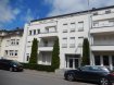 Appartement Vente 1 chambre à Luxembourg-Cessange - 535 000 € Appartement spacieux, construit en 2001, bénéficiant d'une bonne luminosité naturelle et se composant du
Hall d'entrée,
1 WC séparé,
1 grand living/séjour avec
cuisine ouverte,
1 grande chambre et
la salle de bains avec WC.
1 terrasse (6m2) avec vue imprenable sur la skyline de la ville.
Un emplacement intérieur,
une cave ainsi que
la buanderie.
Petits commerces (boulanger, boucher) à quelques minutes pédestres.
Arrêt d'autobus à proximité.
Cloche d'Or à cinq minutes en voiture ou autobus.
Ref agence :882557-VA0238