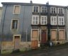 Maison Vente 2 chambres à Montmédy - 64 200 € Maison d'habitation comprenant :
Au rez-de-chaussée : cuisine, salle à manger-salon, chambre, salle de bain, w.c. ;
Au 1er étage : 2 chambres, 2 pièces ;
Au 2ème étage : grenier.
Cave ;
Installation de chauffage central au gaz de ville.
Terrain sur l'arrière de la maison
