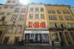 Appartement Location 1 chambre à Luxembourg-Centre ville - 1 600 € ***Loué***
immohub, votre partenaire dans l'immobilier à Luxembourg Ville, vous propose à la location un appartement en plein centre de la ville de Luxembourg faisant 55 m2 comprenant une chambre à coucher au deuxième étage d'une bâtisse pitoresque idéalement située dans la rue du Curé.
L'appartement se compose comme suit:
-Hall d'entrée (Interphone) 1,61 m2
-Double séjour avec cuisine équipée ouverte (four, hotte, microondes, frigidaire) 34,52 m2
-Salle de douche (WC,cabine de douche, lavabo simple) 4,19 m2
-Chambre à coucher 14,18 m2
-Cave privative au R-1
Loyer : Prix forfaitaire - 1600 € charges comprises