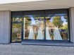 Local commercial Vente à Mondorf-Les-Bains - 817 000 € Local commercial avec une surface de 102,50 m2 agencé comme suit :
Entrée, surface commerciale avec cloisons amovibles, kitchenette, bureau, WC
Le local sera disponible à partir du 16 février 2026.
Pour tous renseignements supplémentaires ou convenir d'un rendez-vous pour une visite, veuillez nous contacter par téléphone au (+352) 691 400 705 ou par courriel : info@17b.lu
----------
Geschäftslokal mit einer Fläche von 102,50 m2, die wie folgt angeordnet ist:
Eingang, Geschäftsfläche mit abnehmbaren Trennwänden, Küchenzeile, Büro, WC
Das Ladenlokal wird ab dem 16. Februar 2026 zur Verfügung stehen.
Für weitere Informationen oder um einen Besichtigungstermin zu vereinbaren, kontaktieren Sie uns bitte telefonisch unter (+352) 691 400 705 oder per E-Mail: info@17b.lu
----------
Commercial premises with a surface area of 102.50 m2 arranged as follows:
Entrance, sales area with removable partitions, kitchenette, office, WC
The premises will be available from February 16, 2026.
For further information or to arrange a viewing, please contact us by telephone on (+352) 691 400 705 or by e-mail: info@17b.lu