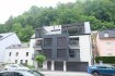 Appartement Location 1 chambre à Luxembourg-Neudorf - 1 650 € Luxembourg Neudorf, 1 rue de Neudorf, proche du Kirchberg, bel appartement de 45 m2 non meublé, au premier étage avec ascenseur, dans un immeuble de 2018 et comprenant :
Living avec accès terrasse de 6 m2, cuisine équipée ouverte sur le living, une chambre à coucher avec placards, salle de douche avec WC en suite, une cave avec branchement pour lave-linge et sèche-linge, une place de parking.
Libre le 3 novembre 2025. Pour un couple au maximum, pas d'animaux.
Triples vitrages, volets à lamelles électriques, chauffage au sol, passeport énergétique : B-B.
Frais d'agence : un mois de loyer + TVA, 50% à charge du locataire, 50% à charge du bailleur.
Contact et visites : Rosalba MAITRE, téléphone : 691 550 189
Email : rosalba@parkagence.lu & Arianna GHITTINO, téléphone : 691 205 573, email : arianna@parkagence.lu