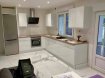 Appartement F2. Appartement situé au RDC d'un petit immeuble, il se compose d'un couloir, d'un WC, une chambre avec salle de douche une pièce de vie avec cuisine équipée, et une terrasse couverte.
Copropriété de 6 lots - dont 4 lots habitation.
