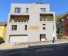 Studio Location 1 chambre à Luxembourg-Neudorf - 1 200 € Beau studio de 34 m2 + 5m2 balcon situé au 2ième étage dans une nouvelle résidence dans le quartier de Neudorf à proximité du quartier du Kirchberg.Le studio dispose de :Hall d'entrée, living/salle à manger avec accès au balcon, cuisine équipée, 1 chambre à coucher (séparé), 1 salle de douche + WC, un débarras et une cave.