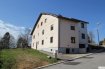 Maison jumelée Vente 4 chambres à Koerich - 560 000 € BELLE MAISON - Situation très calme.
Nouveau Visite virtuelle. Vous pouvez maintenant visiter l'appartement comme si vous y étiez. Bonne visite
Cette belle maison (construite en 1990) est située sur les hauteurs de Koerich. Elle se situe dans une rue très calme (cul de sac), sans aucun trafic de passage, mais très proche de toutes les facilités de la vie courante ainsi que des axes autoroutiers
Partiellement rénovée en 2010, elle offre un intérieur confortable qui développe 175 m2 de surface habitable répartie sur 3 étages.
La maison se compose au rez-de-chaussée d'un WC séparé, d'un spacieux living et d'une cuisine équipée.
Au 1er étage, la maison offre 2 chambres à coucher, une salle de douche, hall de nuit et une belle cuisine entièrement équipée.
Le deuxième étage quant à lui est aménagé en tant qu'espace parental avec une chambre à coucher, un vaste living, une salle de bain.
Le dernier étage dispose d'une petite chambre à coucher.
Enfin une cave, et une chaufferie et un magnifique jardin s‘ajoute à ce bel ensemble.
A ne pas oublier les nombreux emplacements pour voitures à l'extérieur. (5)
Appelez-nous au n° 39 01 41-1 pour fixer votre rendez-vous de découverte dès maintenant - c'est avec plaisir que nous vous montrerons tous les détails. Disponible à partir du 15 / 08 / 2017.
Vente par IMMOBILIERE DIEDERICH SA. Si vous souhaitez vendre ou louer votre bien, profitez vous aussi de notre qualité de service sans pareil à Luxembourg.
Estimation rapide, gratuit et surtout réaliste.
+++ English version +++
An ideal first home or investment opportunity, this charming home is nestled in a quiet leafy cul-de-sac within walking distance Koerich.
General Features :
Bedrooms : 4
Bathrooms : 2
Beautifully finished updated kitchen
Spacious formal lounge, with plentiful natural light
Land Size : 8,12 ares.
This home itself is larger than you might expect and has a multitude of spacious rooms to use as you see fit.
The Location :
- Close proximity to public schools.
- Just a short 2 minutes drive to Steinfort and 10 minutes to the motorway (Luxembourg-Belgique)
Call us 39 01 41-1 to organise your inspection.
Ref agence :840987