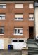 Maison individuelle Vente 4 chambres à Ettelbruck - 418 000 € Maison de ville mitoyenne construite en 1939 à rénover, d'une surface habitable d'environ 120 m2 sur un terrain de 3,17 ares à quelques pas du centre d'Ettelbruck ( 125 rue de Warken) . Toutes commodités très proche ( Gare, hôpital, supermarché, boulangerie, écoles, etc).La maison se compose comme suit:Rez-de-chaussée:Hall d'entrée (15,62m2), salon(16,20m2), cuisine équipée en bois(12,79m2) 1er étage:Hall (11,90m2), chambre 1(13,12m2), chambre 2(10,40m2), salle de bains avec baignoire, WC séparé 2ième étage:Hall (9,16m2), chambre 1(9,91 m2), chambre 2(11,83m2)Sous-sol:Garage pour une voiture, cave, chauffage mazout (récent)La maison est disponible de suite.Ref agence :1065