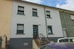 Maison mitoyenne Vente 3 chambres à Wiltz - 385 000 € Maison mitoyenne de +- 130 m2
Terrain de 4,20 ares
rez de chaussée:
entrée
living - salle à manger - nouvelle cuisine équipée ouverte avec sortie vers la terrasse et le jardin
accès vers l'étage
nouvelle salle de douche avec douche italienne, WC, meuble lavabo
1er étage:
hall de nuit
3 chambres à coucher (+- 9 m2/ +- 10 m2/ +- 18 m2)
buanderie - débarras
sous-sol:
cave voutée
cave
chaufferie Viessmann de 1989 avec boiler eau chaude, réservoir mazout 2000 ltr
puits fonctionnelle
WC séparé
sortie vers la rue
2 emplacement devant la maison
nouvelles fenêtres double vitrage
nouvelle peinture de la façade
nouveaux sols laminât
nouvelles portes intérieures
toiture en ardoise en bon état
__________________________________________________________
Reihenhaus mit +- 130 m2
Grundstück: 4,20 Ar
Erdgeschoss:
Eingang
Wohn-/Essbereich mit neuer offener Einbauküche
Zugang zu Terrasse und Garten
Zugang zum 1. Stock
neues Badezimmer mit bodengleicher Dusche, WC, Waschbeckenmöbel
1. Stock:
Flur
3 Schlafzimmer (+- 9 m2/ +- 10 m2/ +- 18 m2)
Waschküche - Abstellraum
Untergeschoss:
Gewölbekeller
Keller
Erdölheizung Viessmann von 1989 mit Warmwasserboiler, Heizöltank (2000 l)
Brunnen
WC
Ausgang zur Strassenseite
2 Stellplätze vor dem Haus
neue Fenster - Doppelverglasung
neuer Fassadenanstrich
neue Fussböden (Laminat)
neue Innentüren
Dach (Schiefer) in gutem Zustand