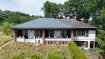 Freyming Merlebach 10 pièces - 292 m². En exclusivité chez Nord Sud Immobilier, découvrez cette maison individuelle sur Freyming-Merlebach.

Située dans un environnement calme et agréable, cette maison construite en 1970 offre de beaux volumes et la possibilité d'accueillir deux logements indépendants grâce son aménagement et ses entrées séparées.

- Un sous-sol aménagé avec :  entrée indépendante, salle d'eau, espace cuisine, salle à manger, salon ainsi que 2 chambres.

Au rez-de-chaussée, le logement principal comprend une entrée, un espace bar, une cuisine entièrement équipée, un vaste salon avec cheminée ouvert sur la salle à manger et donnant accès à un balcon, un second salon ouvrant sur la terrasse, un bureau, un WC indépendant, une salle de bains ainsi que deux chambres.

La maison implantée sur un terrain de 14 ares, au calme en retrait de la route, dispose également d'une terrasse ainsi que d'une cave et chaufferie.

Les informations sur les risques auxquels ce bien est exposé sont disponibles sur le site Géorisques : www.georisques.gouv.fr

Contact Nord Sud immobilier à Sarreguemines, Rohrbach les bitche, Bitche et Diemeringen.
