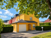 AVEC ASCENSEUR -  AVIS AUX AMATEURS!

Maison jumelée avec ascenseur, jardin et garage à DIEKIRCH -Terrain de 2,48 ares

Home Project vous propose cette charmante maison jumelée construite en 1996 d'une surface habitable de 140m2 et d'une surface totale de 190m2, implantée sur un terrain de 2,48 ares située dans le secteur de la Rue Victor Muller-Fromes à Diekirch.

La propriété bénéficie d'une situation particulièrement pratique, à proximité immédiate du centre-ville, des commerces, supermarchés, écoles, crèches, transports en commun ainsi que de la gare de Diekirch.

Composition:

Rez-de-chaussée
Hall d'entrée
Grand living / séjour lumineux
Cuisine entièrement équipée
WC séparé
Terrasse avec accès au jardin
Garage 1 voiture ( annexe)
Accès à l'ascenseur

1er étage
Hall de nuit
Chambre 1 
Chambre 2 
Débarras/buanderie
Salle de bains avec baignoire, double vasque et WC

Combles
Grand espace ouvert servant comme:
Bureau
Chambre
Hobby

Sous-sol
Caves diverses
Chaufferie

Annexe:
Grand Garage 1 voiture, motos, vélos, etc...

Atouts:
Double vitrage PVC
Chauffage mazout
Jardin aménagé
Ascenseur
Réservoir d'eau de pluie

Pour toute information complémentaire ou pour organiser une visite, n'hésitez pas à nous contacter :

Home Project SA
E-mail : info@home-project.lu
Téléphone : +352 26 36 11 12

MIT AUFZUG ?  FÜR INTERESSIERTE!

Reihenhaus mit Aufzug, Garten und Garage in DIEKIRCH ? Grundstück von 2,48 Ar

Home Project bietet Ihnen dieses charmante, 1996 erbaute Doppelhaus mit einer Wohnfläche von 140 m² und einer Gesamtfläche von 190 m² an, das auf einem 2,48 Ar großen Grundstück im Bereich der Rue Victor Muller-Fromes in Diekirch.

Die Immobilie profitiert von einer besonders verkehrsgünstigen Lage in unmittelbarer Nähe zum Stadtzentrum, zu Geschäften, Supermärkten, Schulen, Kindertagesstätten, öffentlichen Verkehrsmitteln sowie zum Bahnhof von Diekirch.

Aufteilung:

Erdgeschoss
Eingangsbereich
Großes, helles Wohn-/Esszimmer
Voll ausgestattete Küche
Separates WC
Terrasse mit Zugang zum Garten
Garage für 1 Auto (Anbau)
Zugang zum Aufzug

1. Stock
Flur zum Schlafbereich
Schlafzimmer 1 
Schlafzimmer 2 
Abstellraum/Waschküche
Badezimmer mit Badewanne, Doppelwaschbecken und WC

Dachgeschoss
Großer offener Raum, nutzbar als:
Büro
Schlafzimmer
Hobbyraum

Keller
Verschiedene Kellerräume
Heizungsraum

Nebengebäude:
Große Garage für 1 Auto, Motorräder, Fahrräder usw.

Vorteile:
PVC-Fenster mit Doppelverglasung
Ölheizung
Angelegter Garten
Aufzug
Regenwassertank

Für weitere Informationen oder zur Vereinbarung eines Besichtigungstermins zögern Sie bitte nicht, uns zu kontaktieren:

Home Project SA
E-Mail: info@home-project.lu
Telefon: +352 26 36 11 12

WITH ELEVATOR -  ENTHUSIASTS TAKE NOTE!

Semi-detached house with elevator, garden, and garage in DIEKIRCH?2.48 ares of land

Home Project is pleased to present this charming semi-detached home built in 1996, with 140 m² of living space and a total area of 190 m², situated on a 2.48-are lot in the Rue Victor Muller-Fromes in Diekirch.

The property enjoys a particularly convenient location, right next to downtown, shops, supermarkets, schools, daycare centers, public transportation, and the Diekirch train station.

Layout:

Ground Floor
Entrance hall
Large, bright living room
Fully equipped kitchen
Separate toilet
Terrace with access to the garden
1-car garage (attached)
Access to the elevator

First floor
Bedroom landing
Bedroom 1 
Bedroom 2 
Storage room/laundry room
Bathroom with bathtub, double sink, and toilet

Attic
Large open space serving as:
Office
Bedroom
Hobby room

Basement
Various storage rooms
Boiler room

Annex:
Large garage for 1 car, motorcycles, bicycles, etc.

Features:
PVC double-glazed windows
Oil-fired heating
Landscaped garden
Elevator
Rainwater tank

For further information or to schedule a tour, please feel free to contact us:

Home Project SA
Email: info@home-project.lu
Phone: +352 26 36 11 12