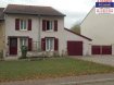 Maison jumelée Vente 3 chambres à Olley - 129 000 € ....................................EXCLUSIVITÉ................................
REF 3968 : Charmante maison Lorraine de 124.77m² + grenier 80m² +/- aménageable sur 7.52ares. Hall d'entrée ouvrant sur salle à manger et salon (37m²+/-), une cuisine meublée (sans électro ménager), un coin repas aménagé sur parquet flottant passage intensif, une chambre sur parquet flottant avec placard et double porte fenêtre vitrée, une salle de bains (baignoire + une vasque équipée) un placard avec chauffe eau un an environ, coin M.A.L.accès cour. Un wc individuel avec lave mains, un cellier, un atelier et une petite pièce de rangements avec accès terrasse/jardin.
A l'étage : 2 chambres avec placard, un coin bureau avec lavabo (possibilité de créer une salle d'eau), un grenier aménageable de 80m²+/-.
Un garage, une cour de stationnement fermée avec portail et jardin clôt avec puis équipée d'une pompe.
Chauffage électrique, conduit de cheminée double sur pièce de vie avec possibilité d’installer un poel.
D.V PVC + volets battants bois ou volets roulants.
Cette charmante maison à retenue votre attention, pour un simple renseignement ou une visite de découverte contactez ROGER 03.82.20.83.73. à LA CENTRALE IMMOBILIÈRE JARNY.