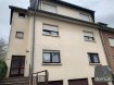 Appartement Location 1 chambre à Strassen - 1 200 € Appartement au rez-de-chaussée dans un immeuble à 3 unités, entièrement repeint, très bon état,59 m2 se composant comme suit:Hall d'entrée, living avec cuisine équipée ouverte, salle de douche avec WC, petit bureau ou dressing, 1 chambre à coucher, garage/cave.Animaux domestiques non admis.Disponible de suiteRef agence :103379