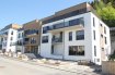 Penthouse Vente 2 chambres à Wiltz - 386 900 € Nous vous proposons en vente deux nouvelles résidences au centre de Wiltz.
Les travaux sont en voie de finitions, et les appartements seront disponible pour le Septembre 2018.
Les deux résidences sont des bâtiments de haut standing construite selon les standards, procédés et techniques les plus actuels.
Chaque Résidence est dotée de deux ascenseurs et est accessible au personnes à mobilité réduite.
Chaque appartement dispose soit d'un balcon ou d'une terrasse ou d'une loggia.
Penthouse lot B316 :
Le Penthouse est situé au 3 ième étage se composant comme suit :
- Hall d'entrée
- Cuisine ouverte sur living avec accès sur magnifique terrasse de 39,45 m2.
- 2 Chambres avec accès sur terrasse de 39,45 m2.
- salle de bain
- w.c séparé
Au sous-sol une cave et 2 emplaçement de parking viennent compléter cette offre.
* Le prix indiqué inclus la TVA 3%
Prix : 386.900 ,-
Livraison prévue : +/- Septembre 2018.
Ref agence :841047