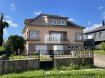 Maison Vente 5 chambres à Boulange - 470 000 € L'agence BYimmobilier vous propose en exclusivité cette maison individuelle à Boulange d'une surface de 158 m² habitable, implantée sur un grand terrain de 14 ares.La maison se compose comme suit:Rez-de-chaussée:- Hall d'entrée- Spacieuse pièce à vivre avec poêle à pellet- Cuisine indépendante- Deux chambres à coucher (ou un bureau)- Salle de bain- WC séparéAu 1er étage:- Hall de nuit- Trois chambre à coucher dont une avec dressing- Un bureau- Une salle de bainVous disposez également de l'espace cave composé de plusieurs cave individuelles, d'une buanderie et de deux garages.Pour plus d'informations contactez nous.