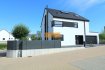 Maison Vente 4 chambres à Ehnen - 1 785 000 € Belle maison moderne et lumineuse construite en 2017 située sur les hauteurs de la Mosel - le plateau de Ehnen.La maison dispose de :Rez-de-chaussée : Hall d'entrée, WC séparé, grand living avec feu ouvert intégré, salle à manger donnant sur la cuisine équipée et un débarras menant vers le grand garage pour 2 voitures. La terrasse dispose d'une pergola bioclimatique et le jardin d'un grand abri de jardin.Etage 1 : Palier, 2 chambres à coucher, 1 salle de bain (douche et baignoire +WC ), 1 chambre parentale disposant d'un grand dressing et de sa propre salle de douche avec WC.Sous-toit : Grand espace ouvert avec la possibilité de faire une 4ième chambre, local technique et buanderie.*Belles finitions*Chauffage au sol*Panneaux solaires*Pompe à chaleur (consommation basse)La maison se trouve dans un état impeccable. Ehnen appartient à la Commune de Wormeldange se situant au c½ur de la région de la Moselle à 25 minutes de la Ville Luxembourg.