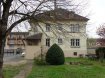 Appartement Location 3 chambres à Thionville-Beauregard - 1 020 € c.c. Appartement T5 de 120m2 situé au rez de chaussée d'une maison de maître comprenant 2 appartement.
Entrée spacieuse, double séjour, 2 chambres (possibilité 3 chambres), cuisine avec accès terrasse, salle de bains avec baignoire (pare douche) et meuble vasque miroir et WC.
Garage individuel, chaufferie, cave.
Double vitrage PVC, chauffage individuel gaz.