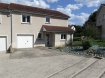 Maison mitoyenne Location 4 chambres à Dompaire - 735 € c.c. Mitoyenne d'un seul côté par le garage, maison comprenant cuisine ouverte sur salon-séjour, accès garage et cellier, toilettes. A l'étage, 4 chambres dont 2 avec grands placards, salle de bain (douche), toilettes.
Garage, terrasse, jardin. Chauffage individuel électrique (plancher chauffant au RDC et convecteurs à l'étage).