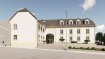 Appartement Vente 3 chambres à Mondercange - 1 091 100 € Cet appartement de 137.76m² de surface habitable se situe au 2ième étage et se compose comme suit :
- Hall d'entrée,
- Cuisine ouverte sur le living de 42,05m²,
- Débarras,
- Terrasse 7,13m²,
- WC séparé,
- Salle de bain,
- Salle de douche,
- 3 chambres dont une avec dressing de (16,96m², 14,67m² et 18,57m²) dont une avec dressing,
- Cave.
Prix App N°07 :
- 1.091.100,00.-€ TVA 3% inclus,
- 1.141.100,00.-€ TVA 17% Inclus.
Prix Parking :
- Garage intérieur à partir de 38.000,00.-€ TVA 17%
- Parking extérieur à partir de 21.000,00.-€ TVA 17%.
Venez-vite découvrir ce nouveau projet !
Tous les prix annoncés s'entendent à 3 % TVA, sujet à une autorisation par l'Administration de l'Enregistrement et des Domaines.
Nous restons à votre disposition pour une présentation de l'appartement et du cahier de charges, n'hésitez pas à nous contacter 28.66.39-1 ou bien par mail : info@realgimmo.lu.
Les visites ont repris, et nous sommes heureux de pouvoir à nouveau vous revoir ! Notre équipe sera équipée de gants et de masques afin de vous recevoir ou vous faire visiter nos biens en toute sécurité.
Ref agence : 73431